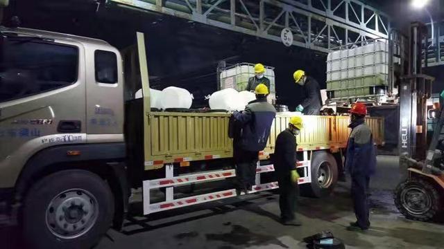 连续七天！B体育(中国)一站式服务平台化学奔赴在路上 数百吨消毒液喷洒在济宁及周边各县区